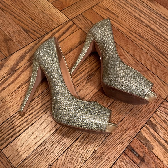 Gold, sparkly platform prep toe Badgley Mischka pumps, size 6.5 - Picture 2 of 5